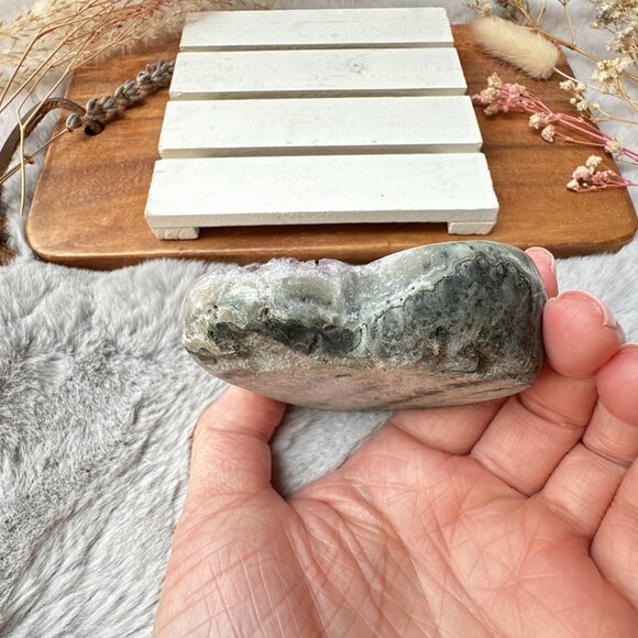 Gorgeous Amethyst Heart Cluster - Picture 5 of 8